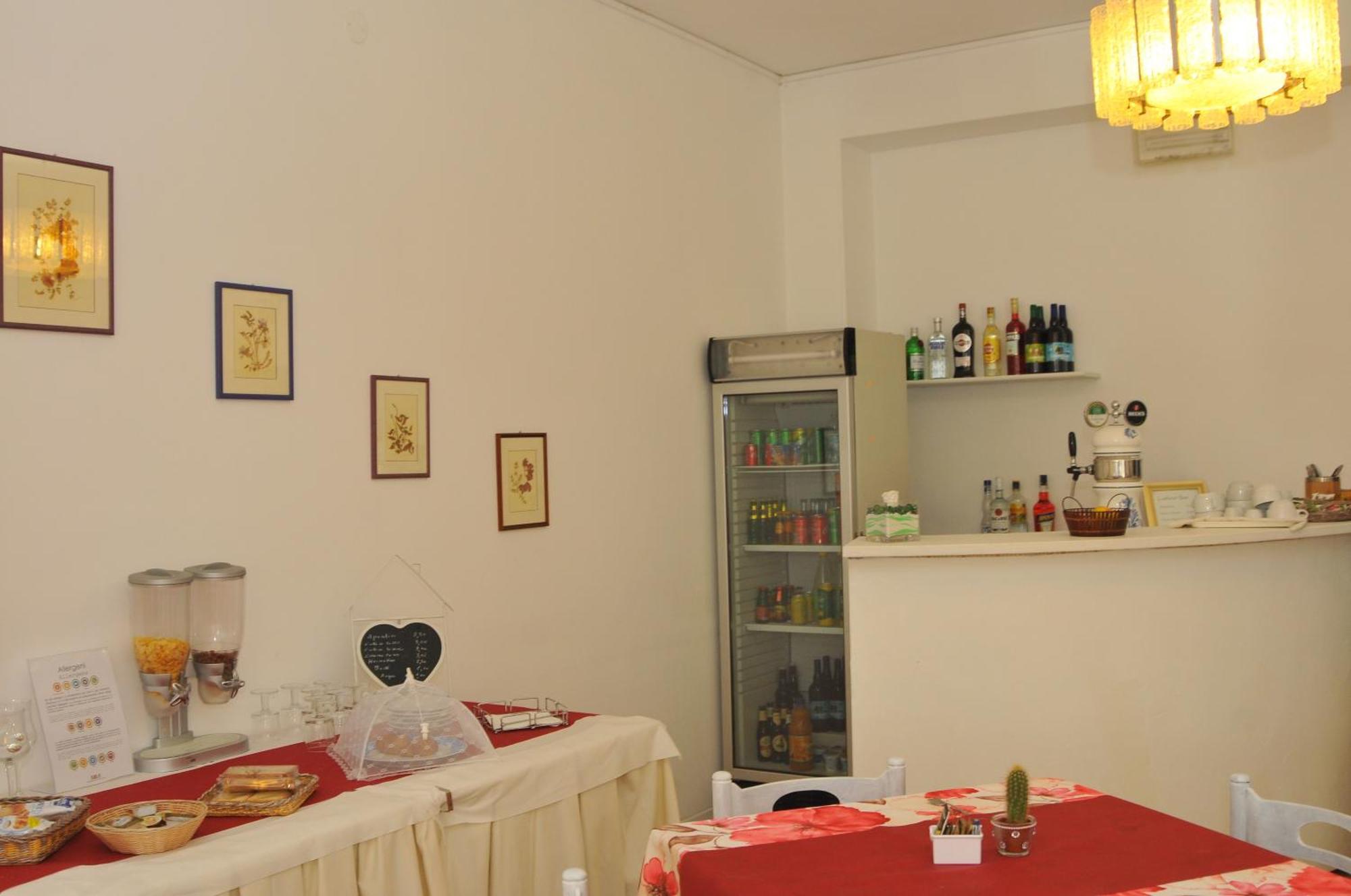 Pensione Elena Misano Adriatico Luaran gambar
