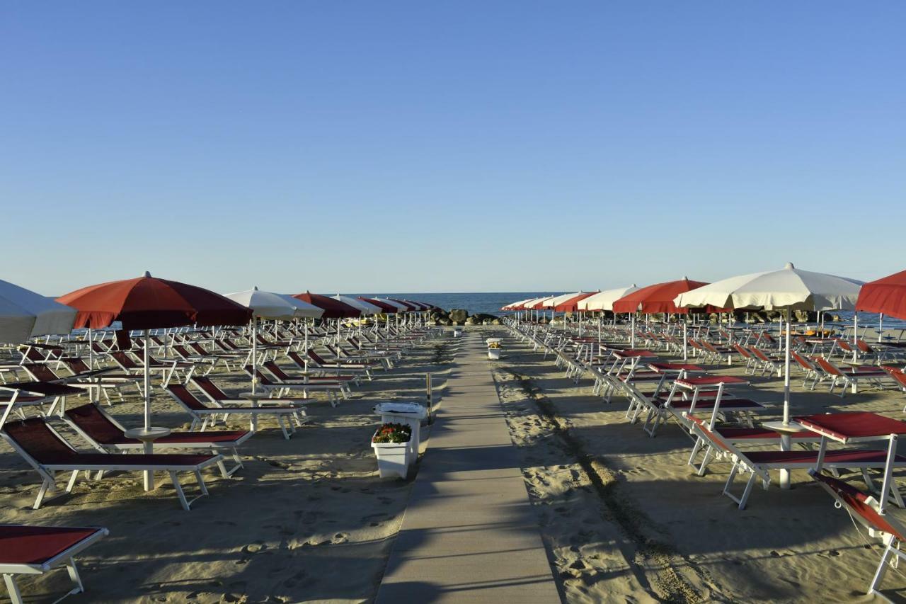 Pensione Elena Misano Adriatico Luaran gambar