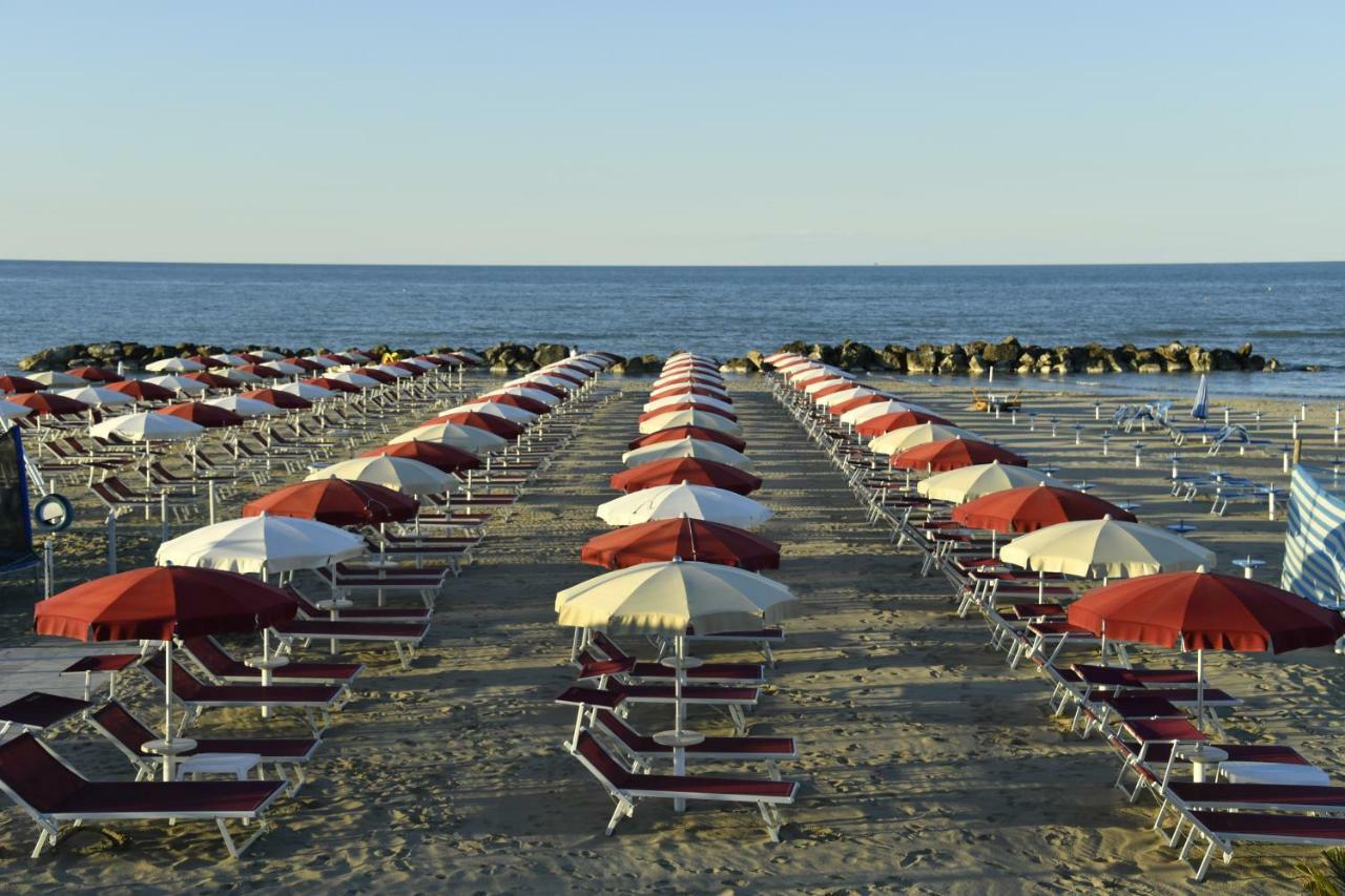 Pensione Elena Misano Adriatico Luaran gambar